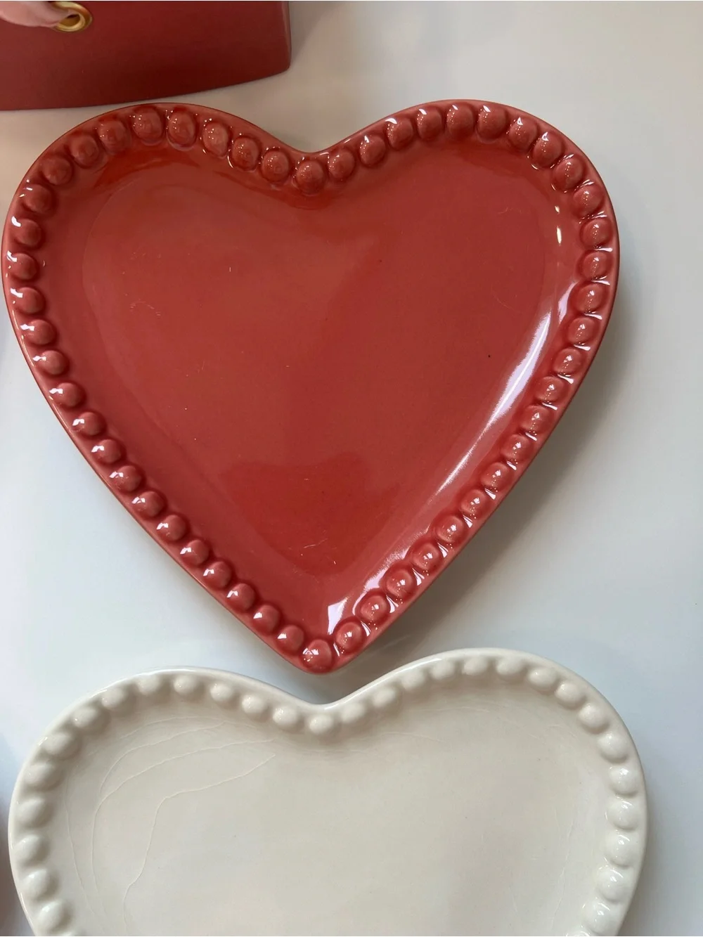 Williams Sonoma Heart Shaped Ceramic Dessert Plates (4) in original box - Picture 7 of 9